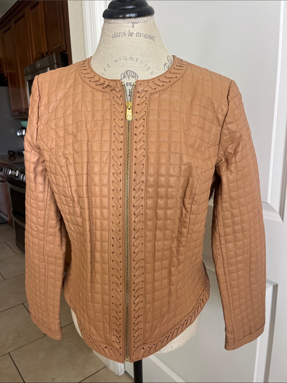 NWOT CWonder tan quilted leather whip stitch round collar, zip up jacket size 12